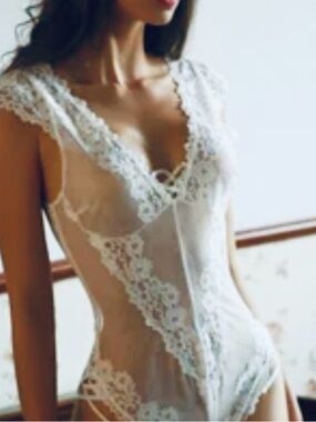 NWOT Sheer Lace V-Neck Bodysuit - White
